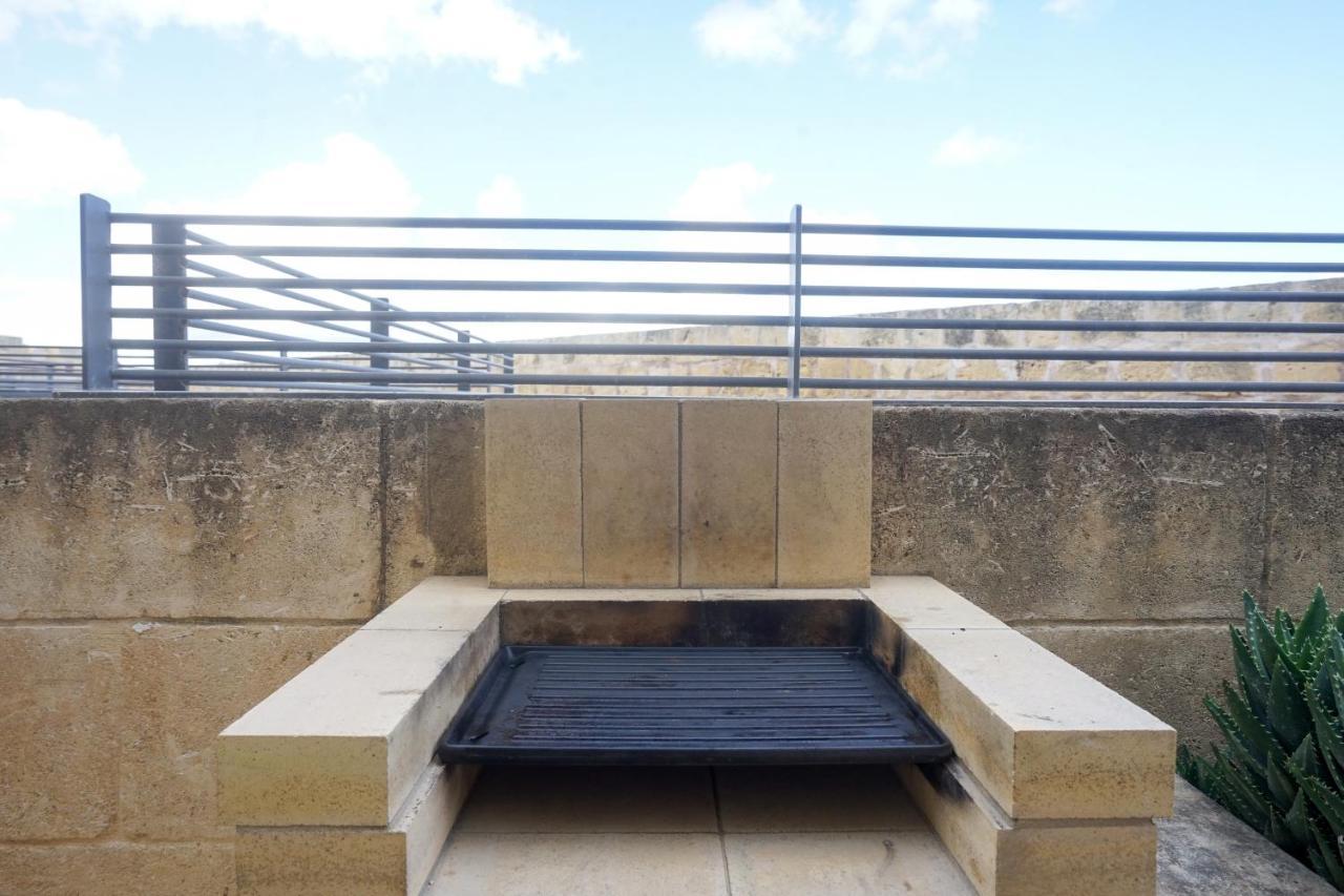 Harbour Views Duplex Maisonette With Jacuzzi Hot Tub Mgarr Exterior photo