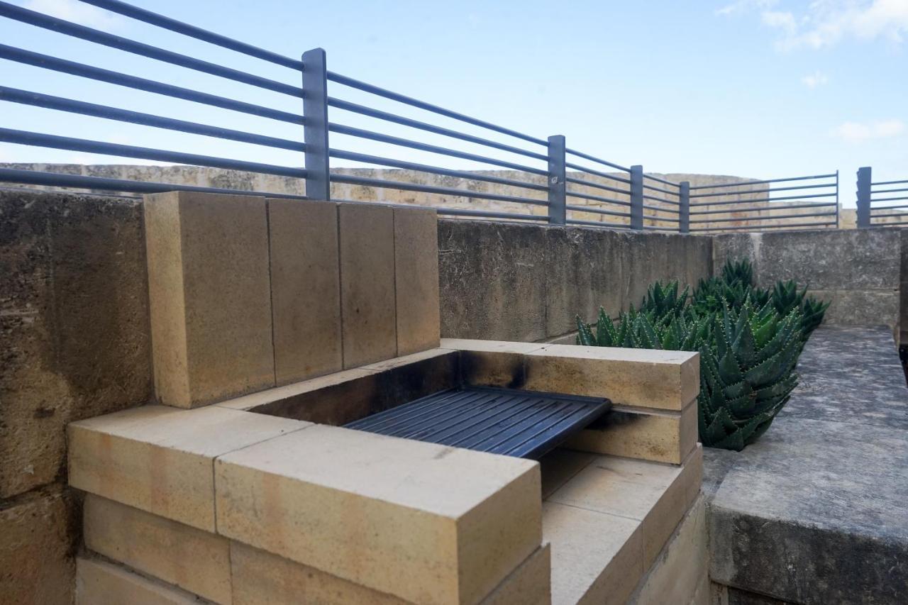 Harbour Views Duplex Maisonette With Jacuzzi Hot Tub Mgarr Exterior photo