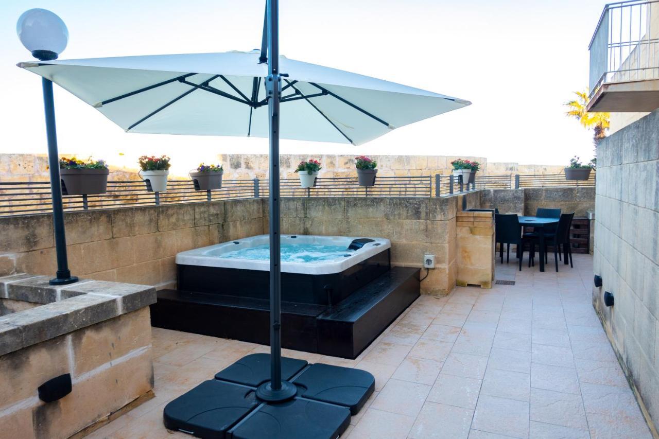 Harbour Views Duplex Maisonette With Jacuzzi Hot Tub Mgarr Exterior photo