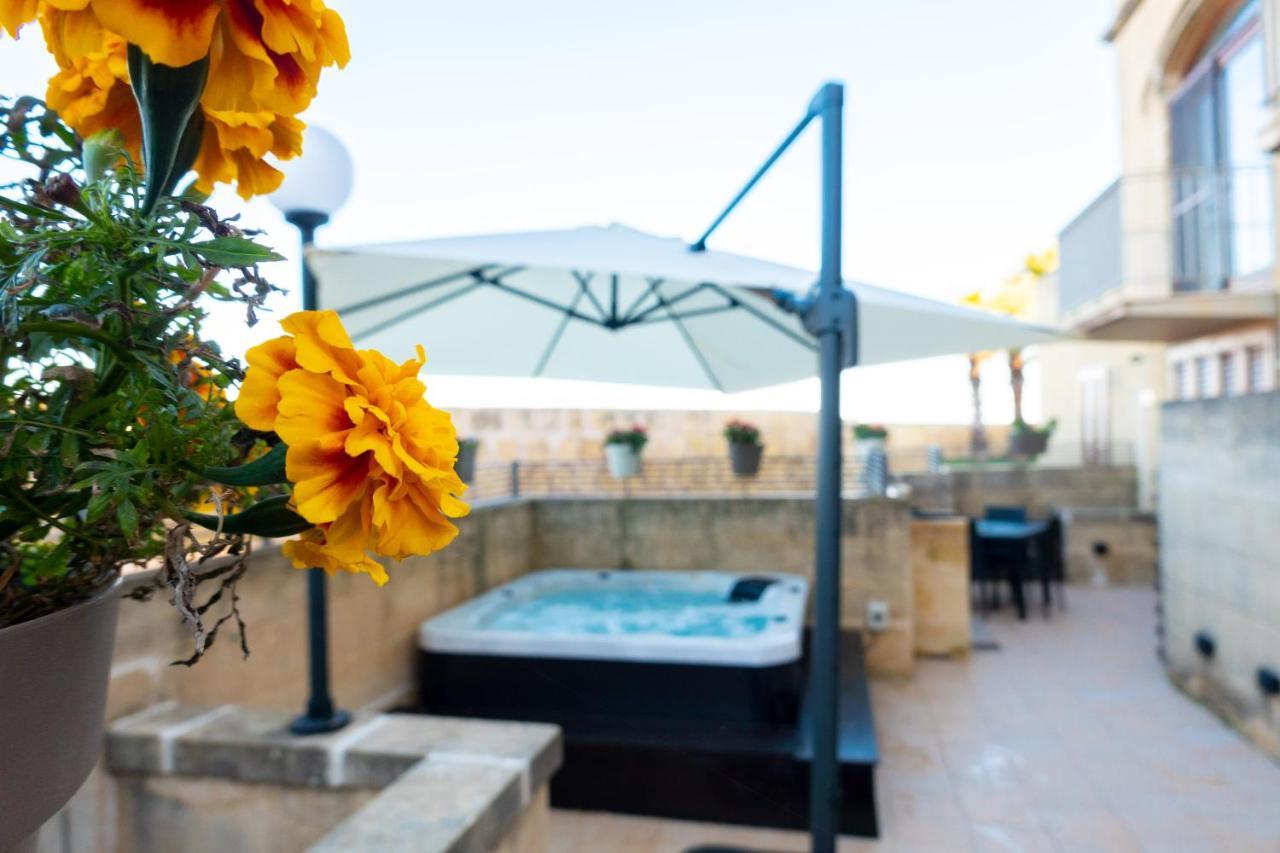 Harbour Views Duplex Maisonette With Jacuzzi Hot Tub Mgarr Exterior photo