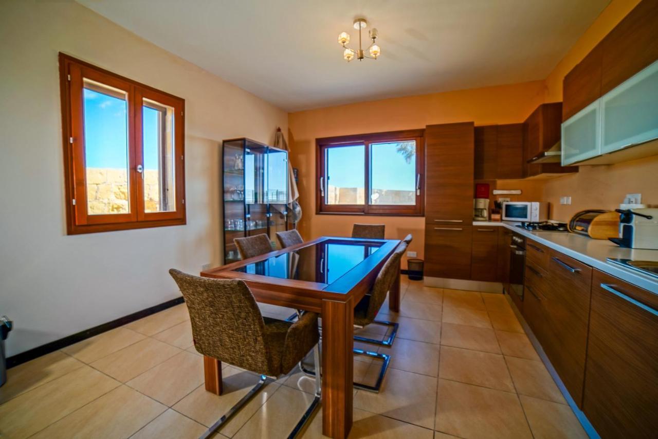 Harbour Views Duplex Maisonette With Jacuzzi Hot Tub Mgarr Exterior photo