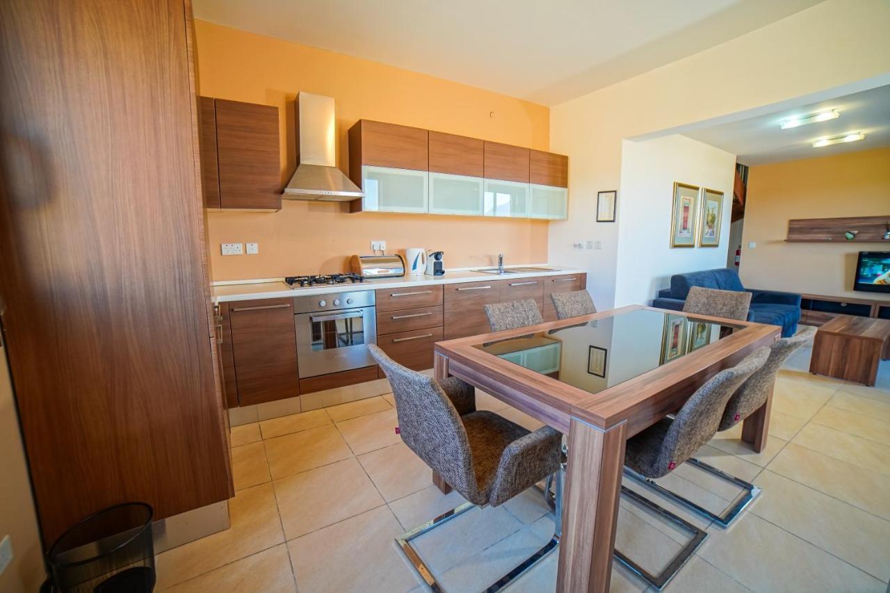 Harbour Views Duplex Maisonette With Jacuzzi Hot Tub Mgarr Exterior photo