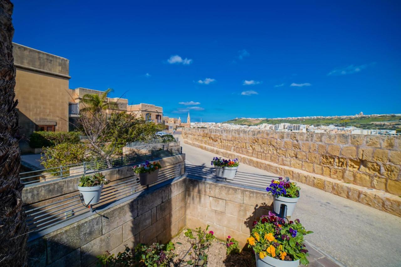 Harbour Views Duplex Maisonette With Jacuzzi Hot Tub Mgarr Exterior photo
