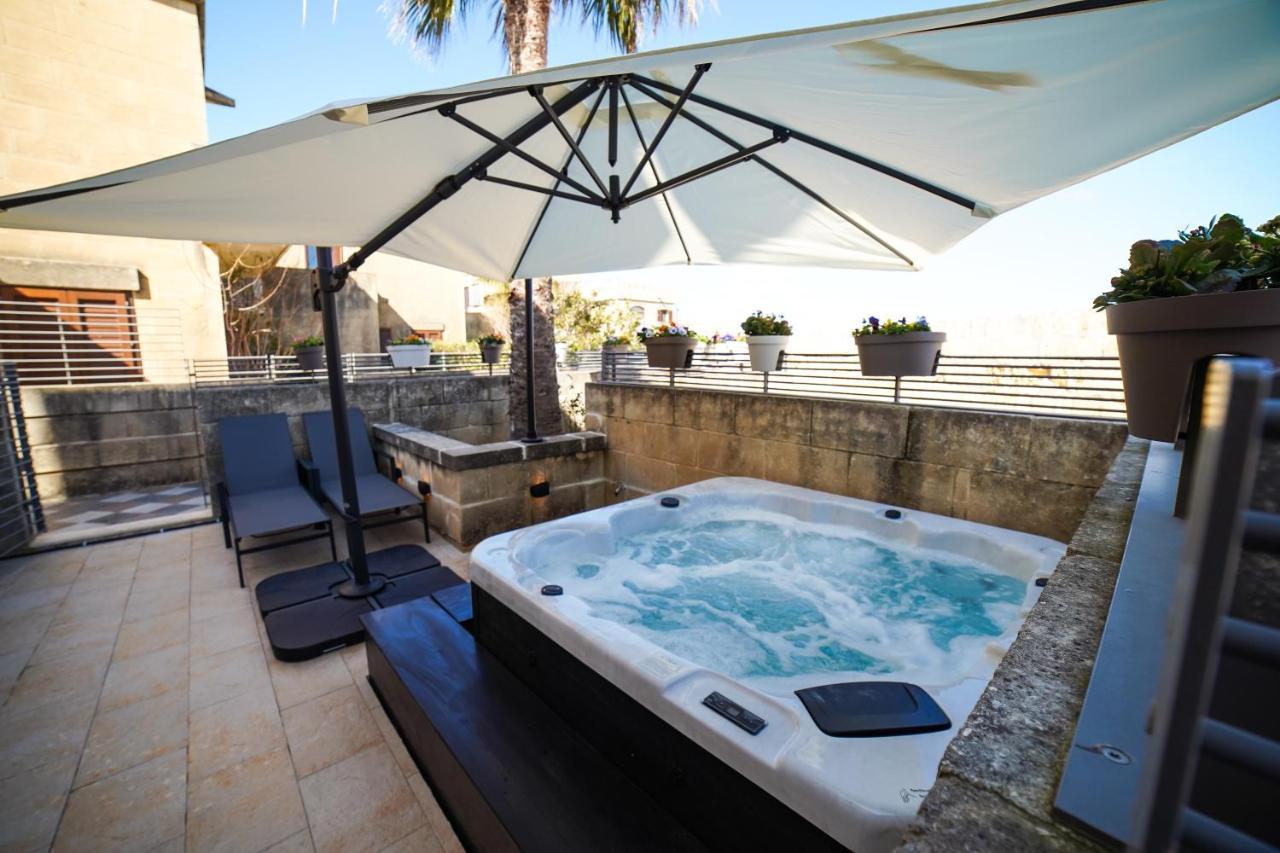 Harbour Views Duplex Maisonette With Jacuzzi Hot Tub Mgarr Exterior photo