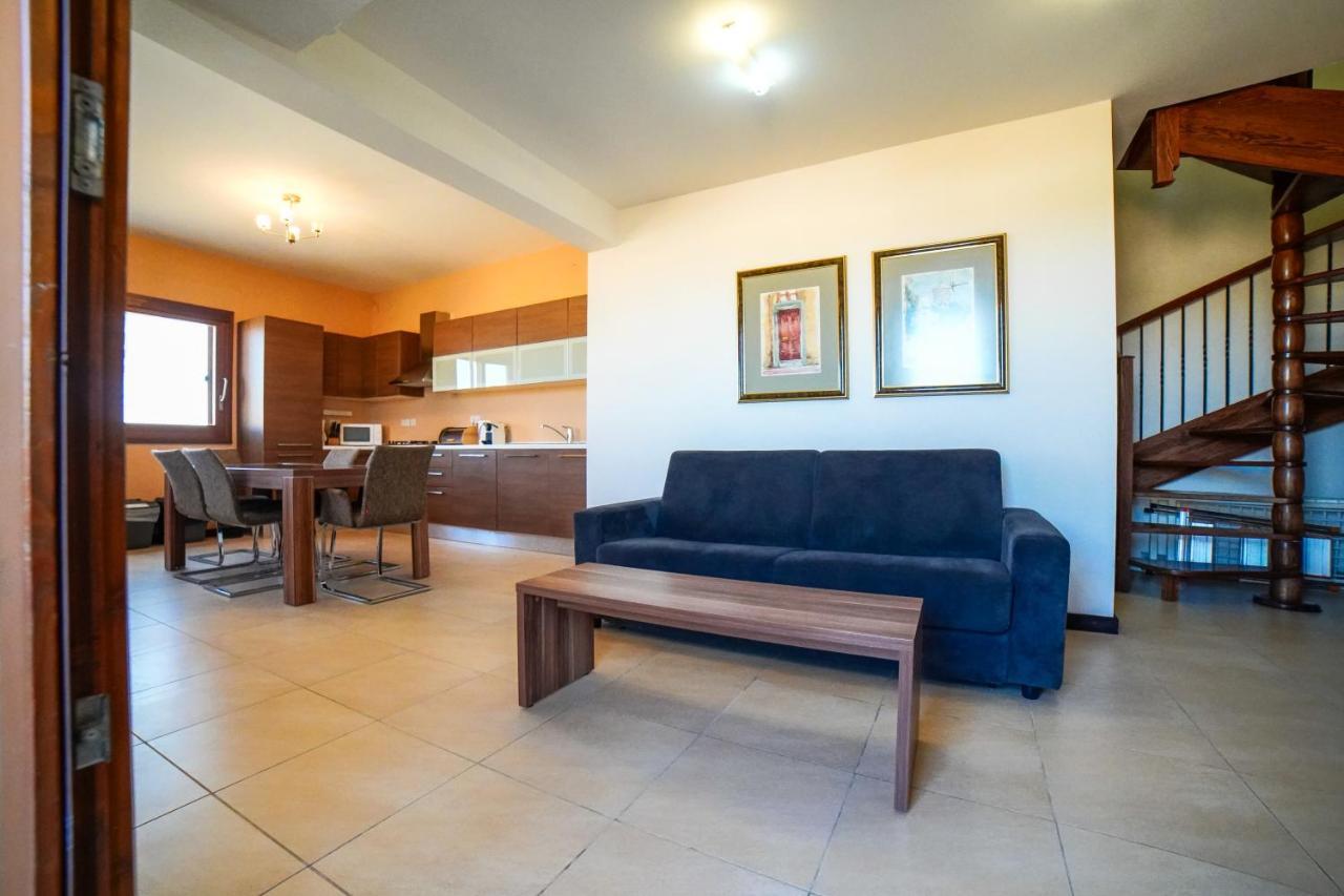 Harbour Views Duplex Maisonette With Jacuzzi Hot Tub Mgarr Exterior photo