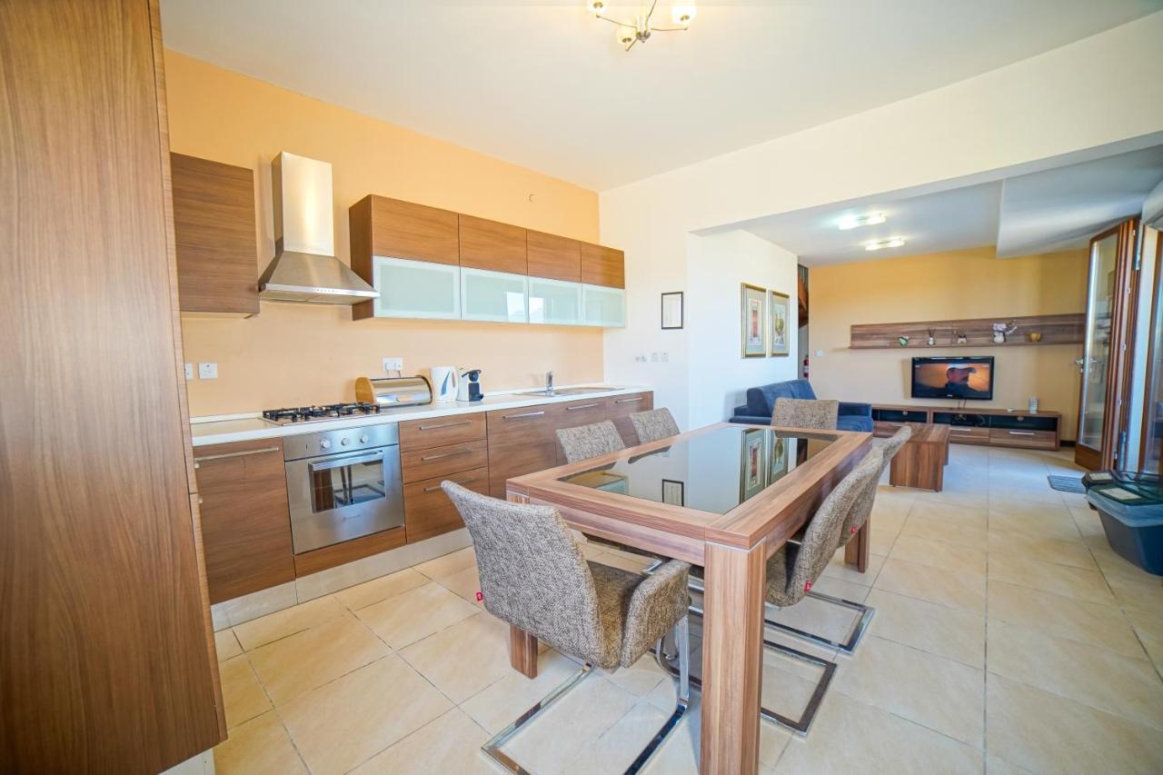 Harbour Views Duplex Maisonette With Jacuzzi Hot Tub Mgarr Exterior photo