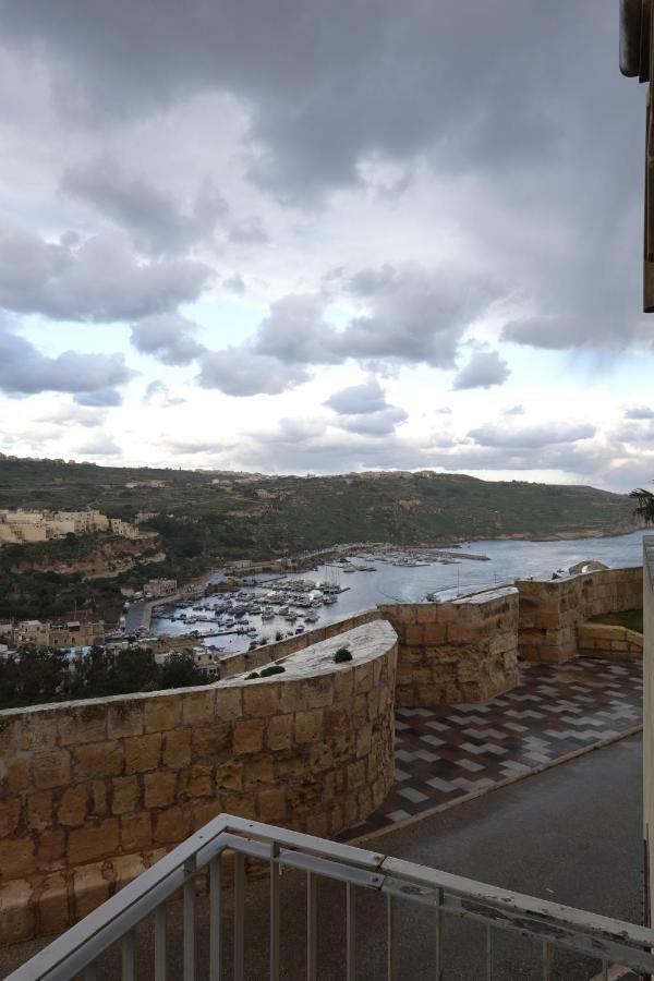 Harbour Views Duplex Maisonette With Jacuzzi Hot Tub Mgarr Exterior photo